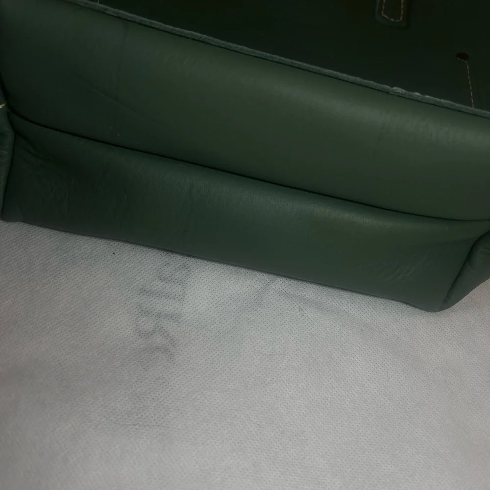 Portland Leather Green Tote Bag with Minimalist Design - Picture 5 of 11